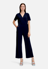 Jumpsuit mit Bindegürtel / Modellfoto Vorderseite