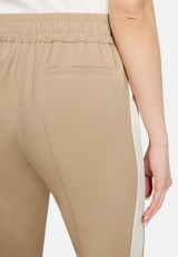 Casual-Hose mit Galonstreifen / Detailbild
