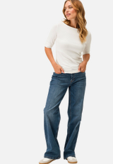 Basic Shirt  mit U-Boot-Ausschnitt / Modellfoto Vorderseite (Outfit)
