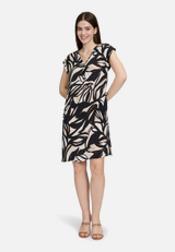 Casual-Kleid mit Print / Modellfoto Vorderseite (Outfit)