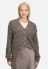 Cardigan mit V-Ausschnitt / Modellfoto Vorderseite