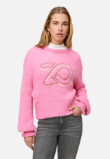 Pullover mit Logostickerei / Modellfoto Vorderseite