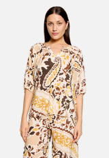 Casual-Bluse mit Raffung / Modellfoto Vorderseite