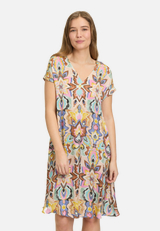 Sommerkleid mit überschnittenen Ärmeln / Modellfoto Vorderseite