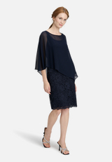 Cocktailkleid mit Spitze / Modellfoto Vorderseite (Outfit)
