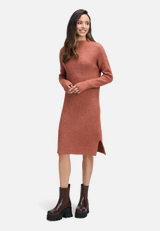Strickkleid mit Stehkragen / Modellfoto Vorderseite (Outfit)