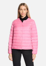 Daunen-Steppjacke mit Rundhalsausschnitt / Modellfoto Vorderseite