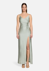 Abendkleid mit Seitenschlitzen / Modellfoto Vorderseite