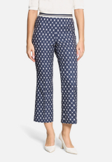 Casual-Hose Slim Fit / Modellfoto Vorderseite
