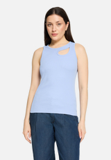 Basic-Top mit Rundhalsausschnitt / Modellfoto Vorderseite