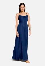 Abendkleid mit Wasserfallausschnitt / Modellfoto Vorderseite (Outfit)