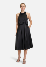 Cocktailkleid mit Stehkragen / Modellfoto Vorderseite