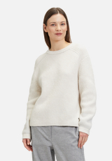 Strickpullover mit Schmuckkanten / Modellfoto Vorderseite