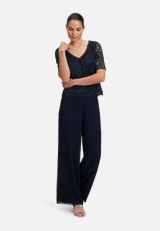 Marlene-Hose mit weitem Bein / Modellfoto Vorderseite (Outfit)