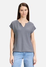Casual-Shirt mit Struktur / Modellfoto Vorderseite