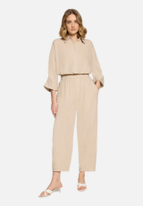 Leinenhose mit Gummizug / Modellfoto Vorderseite (Outfit)