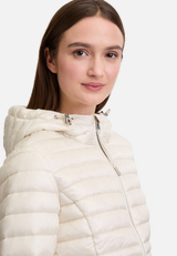 Steppjacke mit Reißverschlusstaschen / Detailbild