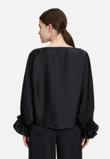 Satin-Bluse mit Fledermausärmeln / Modellfoto Rückseite