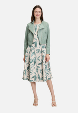 Cocktailkleid mit Aufdruck / Modellfoto Vorderseite (Outfit)