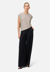 Glitzer-Shirt mit Rundhalsausschnitt / Modellfoto Vorderseite (Outfit)