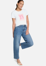 T-Shirt mit Frontprint / Modellfoto Vorderseite (Outfit)