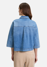 Jeansjacke mit Perlen / Modellfoto Rückseite
