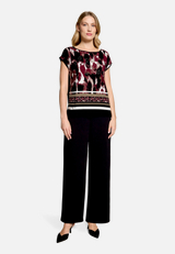Shirt  mit Print und Rundhalsausschnitt  / Modellfoto Vorderseite (Outfit)