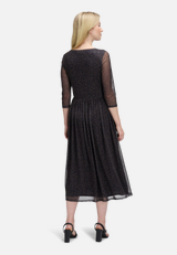 Maxikleid ohne Verschluss / Modellfoto Rückseite