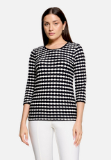 Basic Shirt mit Rundhalsausschnitt / Modellfoto Vorderseite