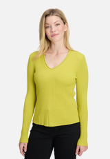Feinstrickpullover mit Rippenstruktur / Modellfoto Vorderseite