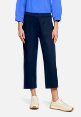 Stoffhose unifarben / Modellfoto Vorderseite