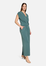 Jumpsuit in 7/8 Länge / Modellfoto Vorderseite (Outfit)