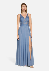Abendkleid im Glitzer-Look / Modellfoto Vorderseite