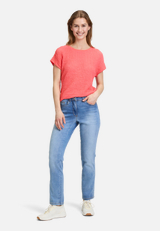 Strukturshirt mit U-Boot-Ausschnitt / Modellfoto Vorderseite (Outfit)