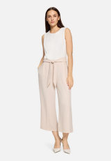 Jumpsuit ohne Arm / Modellfoto Vorderseite