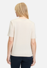 Basic Shirt mit Schleifenknoten / Modellfoto Rückseite