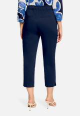 Casual-Hose mit elastischem Bund / Modellfoto Rückseite
