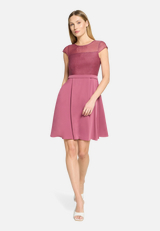 Cocktailkleid kurzarm / Modellfoto Vorderseite (Outfit)