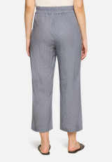 Marlene-Hose mit elastischem Bund / Modellfoto Rückseite