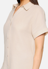 Hemdkragenbluse  mit Knopfleiste  / Detailbild