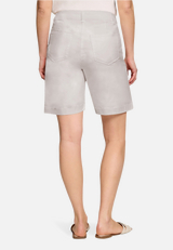 Sommerhose mit Eingrifftaschen / Modellfoto Rückseite