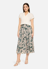 Schlupfrock mit Print / Modellfoto Vorderseite (Outfit)