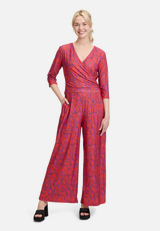 Jumpsuit mit weitem Bein / Modellfoto Vorderseite