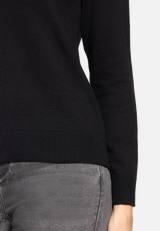 Basic-Strickpullover mit Rundhalsausschnitt / Detailbild