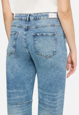 Used Look-Jeans mit Bindegürtel / Detailbild