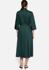 Hemdblusenkleid Midi mit Bindegürtel / Modellfoto Rückseite