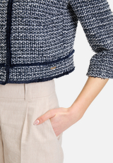 Bolero-Jacke mit aufgesetzten Taschen / Detailbild