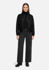 Übergangsjacke mit Kragen / Modellfoto Vorderseite (Outfit)