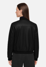 Übergangsjacke mit Kragen / Modellfoto Rückseite