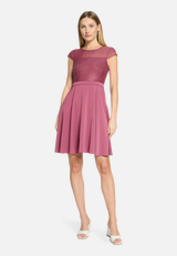 Cocktailkleid kurzarm / Modellfoto Vorderseite